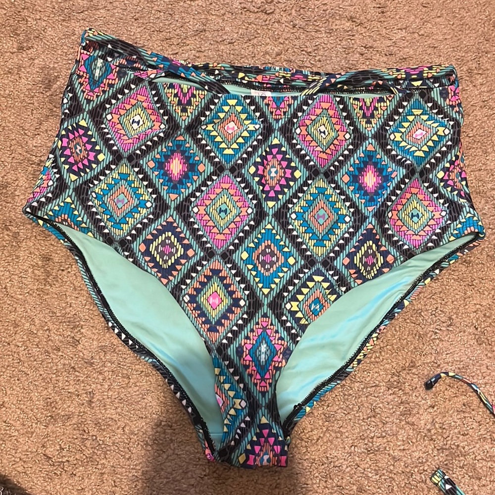 highwaisted bikini bottom
